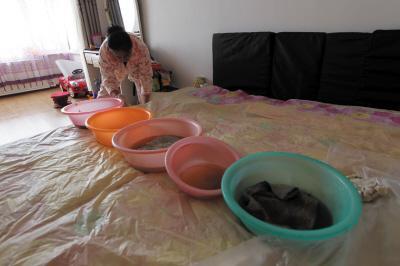 子洲楼上漏水，住户失联，小区没物管，业主维权难！律师来支招……